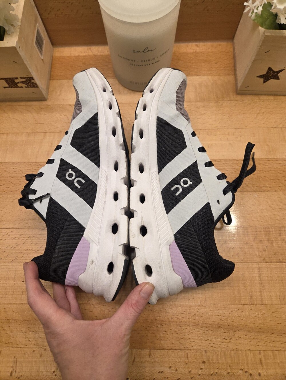 On Running Cloudrunner Sneakers Heron/Black/White Women's Size 8 - Picture 5 of 9